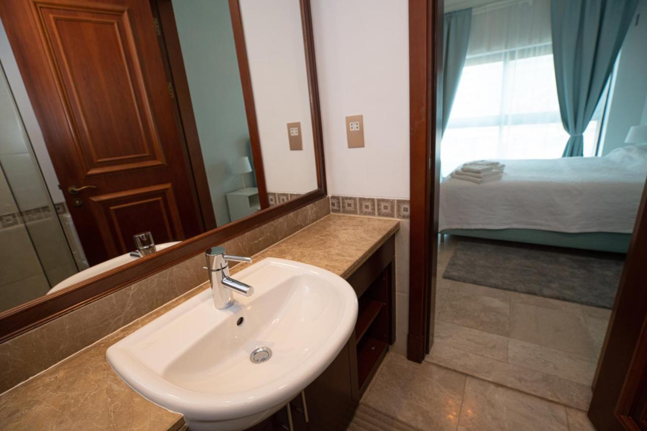Gorgeous 2Br In Fairmont Apartment Dubai Exterior photo